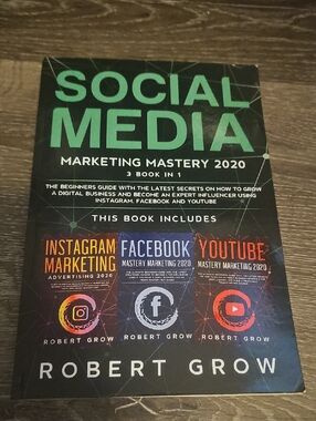 Social Media Marketing Mastery 2020 by Robert Grow - Black & Green Cover